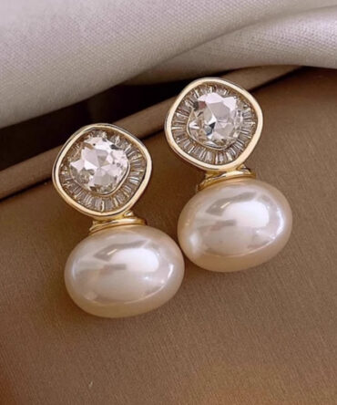 Style Gold Copper Alloy Zircon Pearl Stud Earrings