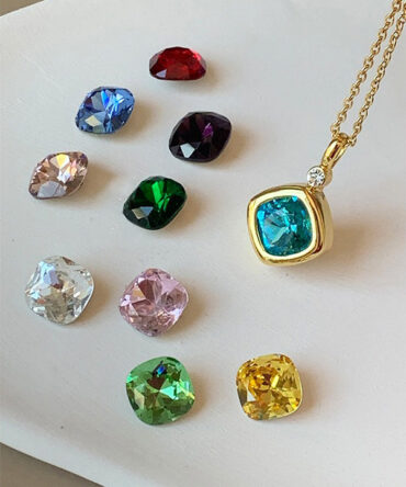 One Equal To Ten Necklaces Changeable Colors